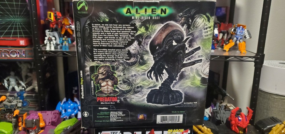 Palisades Alien Resin Mini Bust