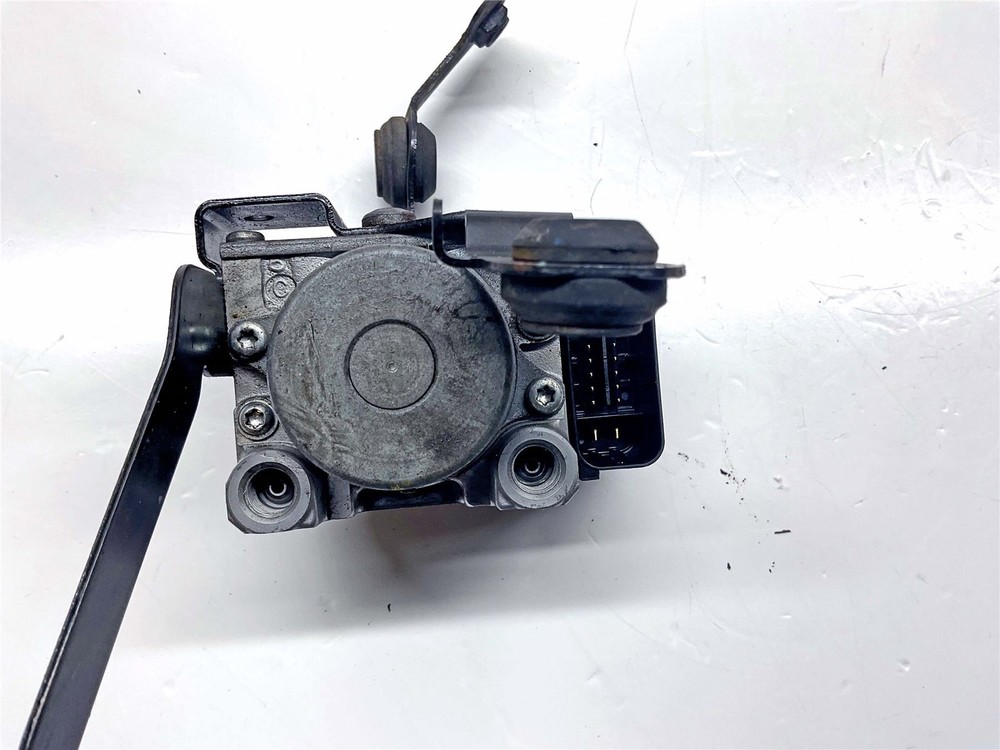 2017 Triumph Tiger 800 XRX ABS Modulator Pump - T2021175