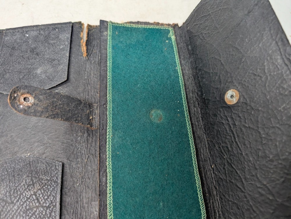 WWII US Navy Honorable Discharge Leather Folder w/ Original Documents (231)