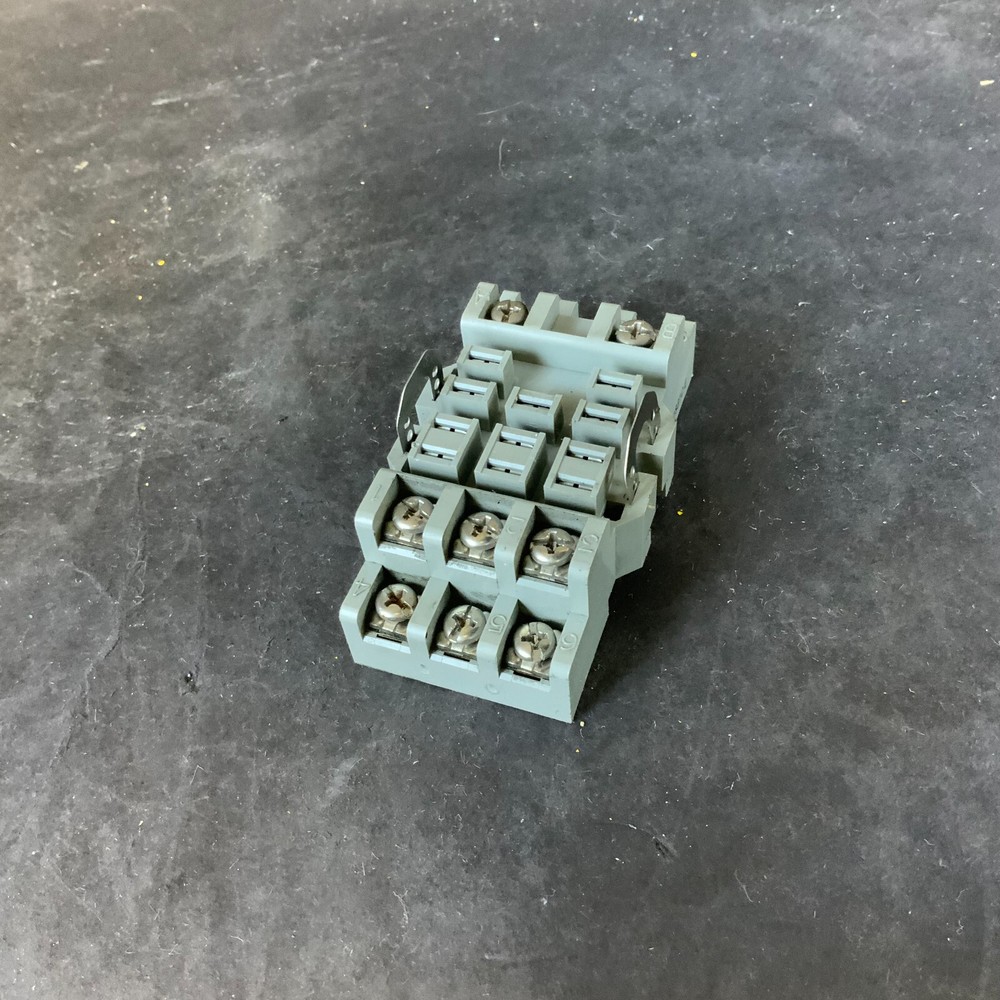 SQUARE D 8501 NR82 RELAY SOCKET ($10 OBO)