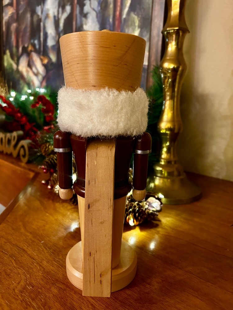 Authentic Erzgebirgische Volkskunst Nutcracker