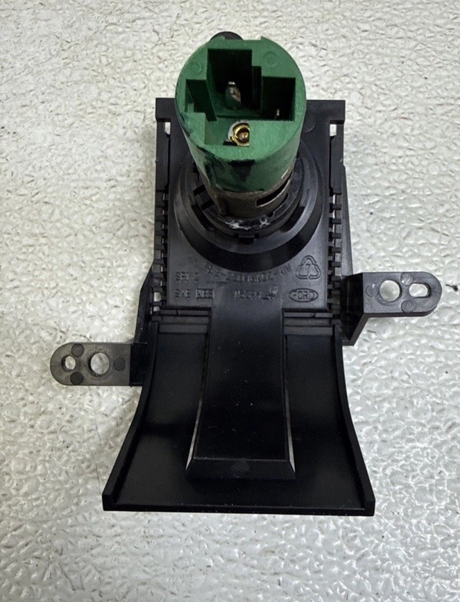 99-04 Ford F250 F350 Super Duty Dashboard Bezel Power Outlet 12V Point OEM F-250