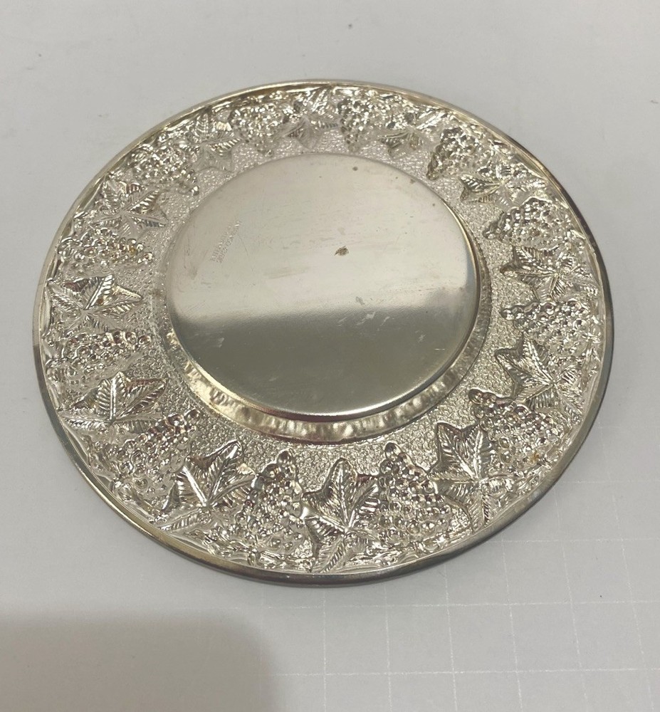 Int’L Silver Co Bordeaux Silverplate Coaster/Candle Plate Pair Grapevine 5.5in