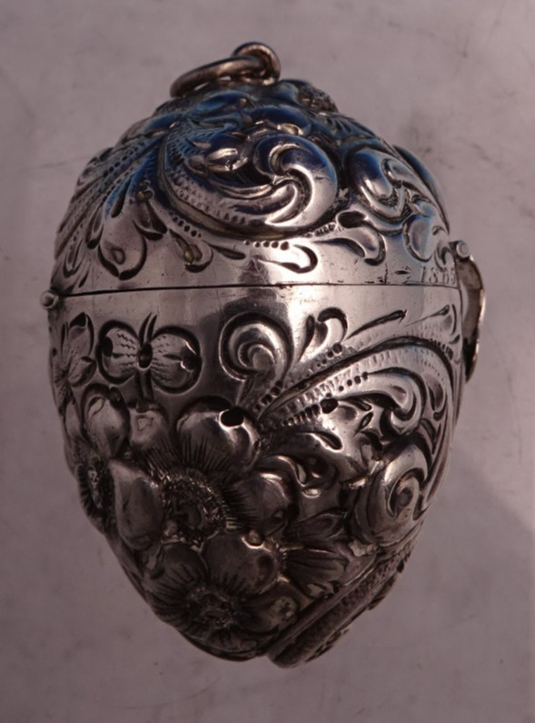 Shiebler Sterling Silver Nutmeg Sifter in Egg Form #3017 2 1/8" x 1 3/8" (#8733)