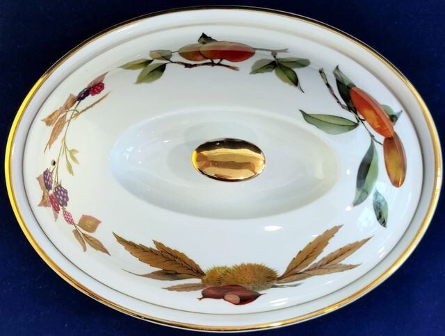 ROYAL WORCESTER EVESHAM GOLD BONE CHINA 2 QUART OVAL COVERED CASSEROLE