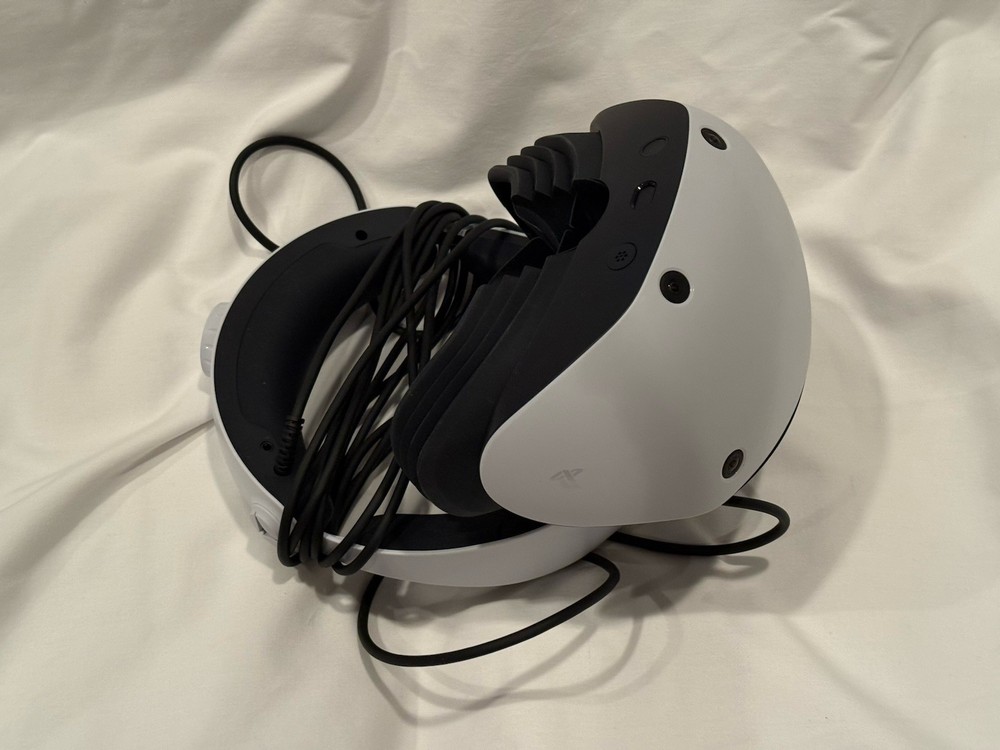 Sony PlayStation PSVR2 PS5 VR2 Core Goggles Good Condition