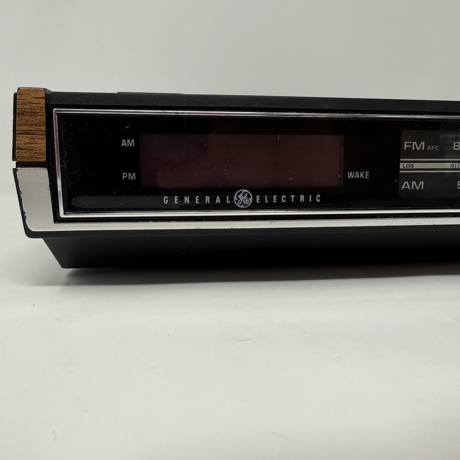 Vintage General Electric Wood Grain AM FM Alarm Clock Model 7-4630B Retro Workin