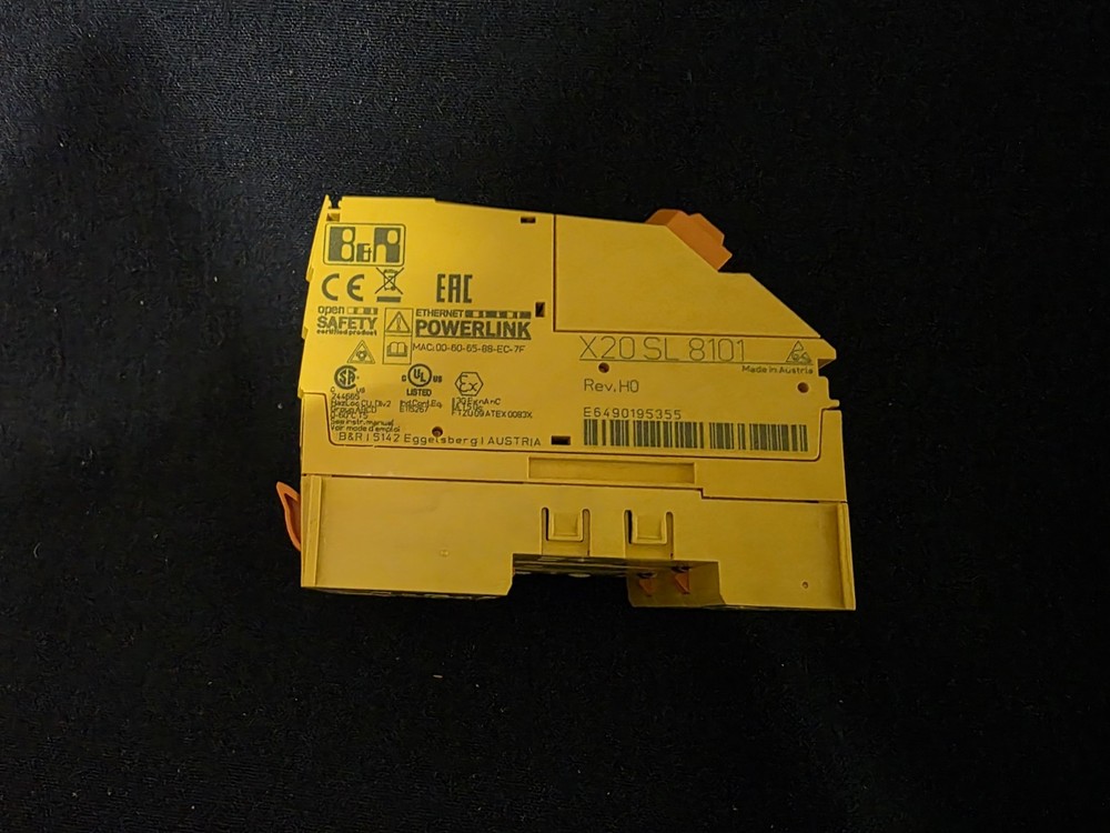 1PC New B&R controller module X20SL8101