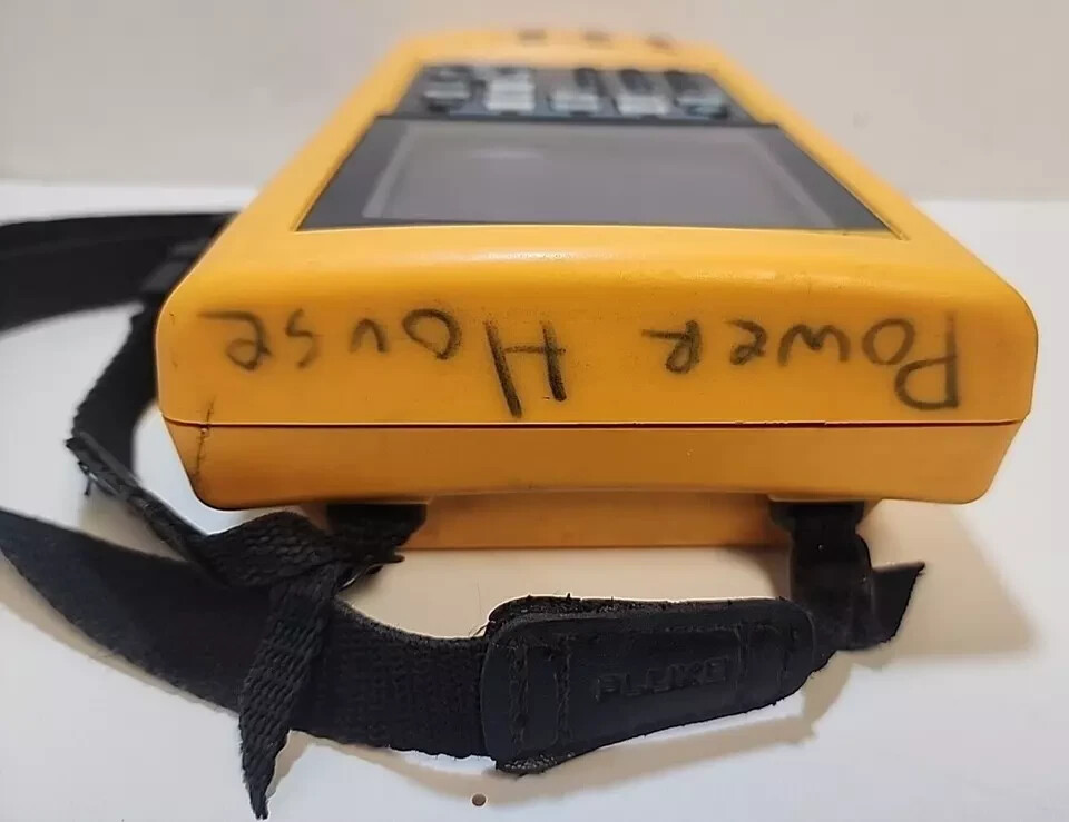 Fluke 743B Documenting Process Calibrator - Meter & Battery No Charger