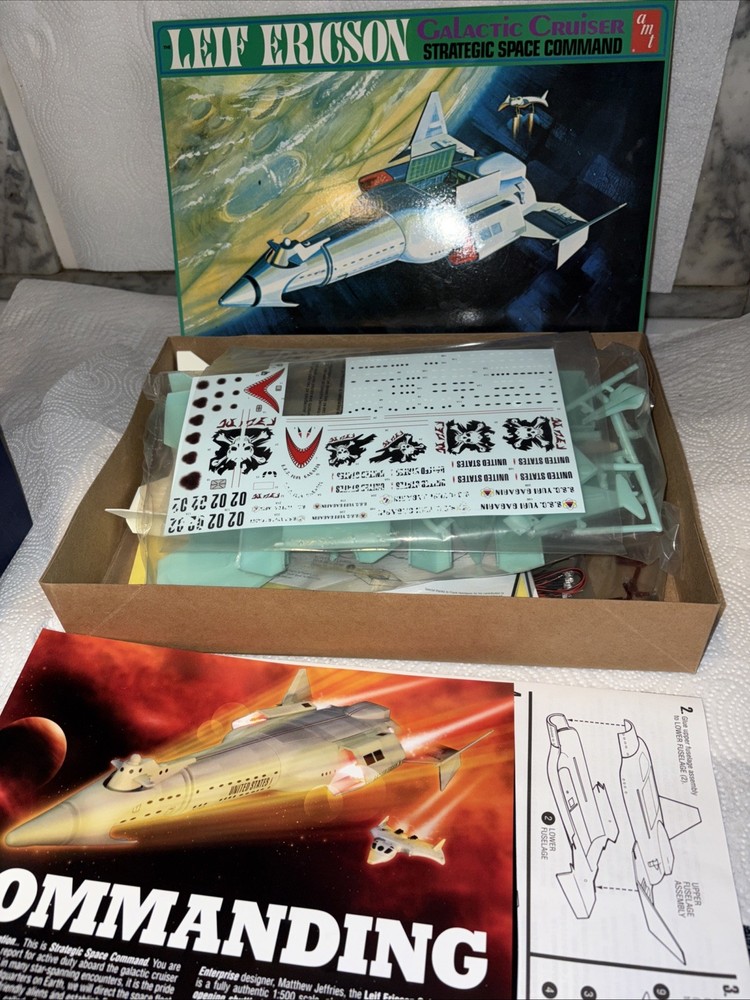 1/500 AMT Strategic Space Command Galactic Cruiser Model Kit