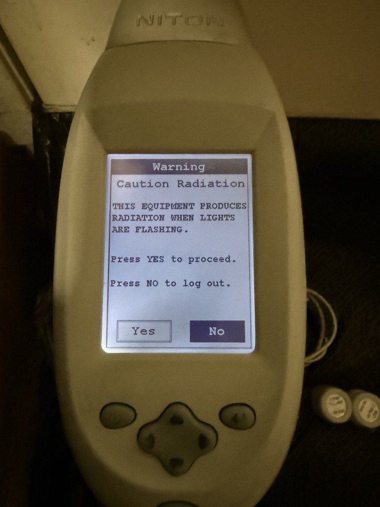 Thermo Scientific Niton XLp 300 Handheld XRF Analyzer Testing Kit