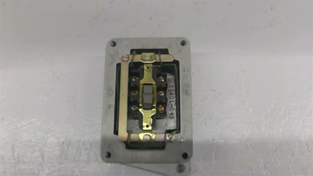 Square D 25190 Manual Motor Starting Switch Broken Toggle Switch