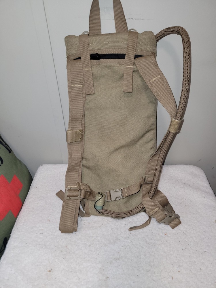 SOURCE HYDRATION SYSTEM W/ BLADDER, NEW HOSE USMC TACTICAL 3L COYOTE BROWN CLEAN