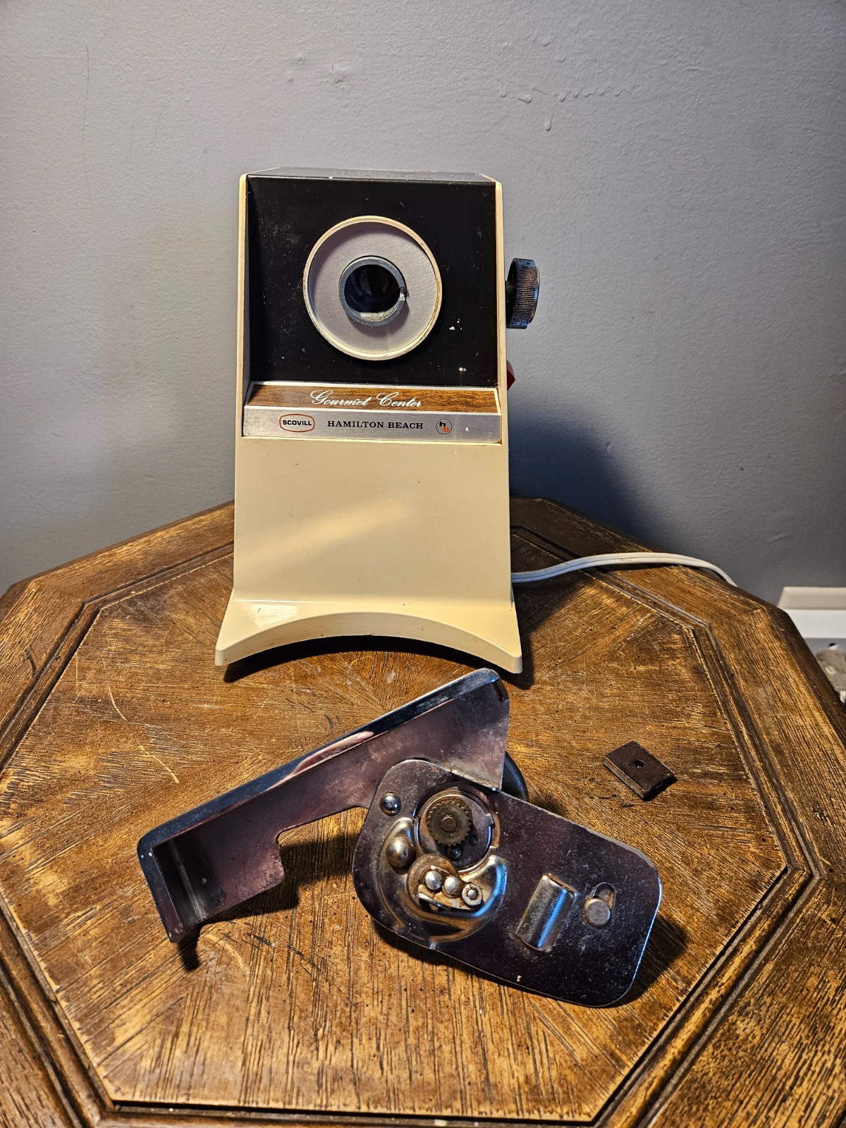 1970s HAMILTON BEACH SCOVILL ELECTRIC MEAT GRINDER AND SALAD MAKER MODEL 223