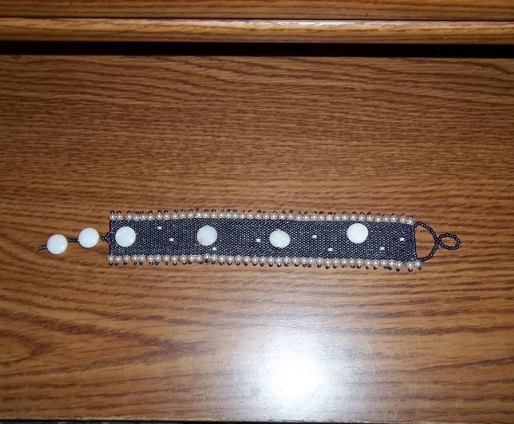Seashell disc on black/white bead hand weaved bracelet!