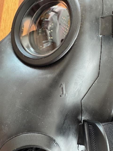 Avon FM12 APR Gas Mask with filter - Size 1