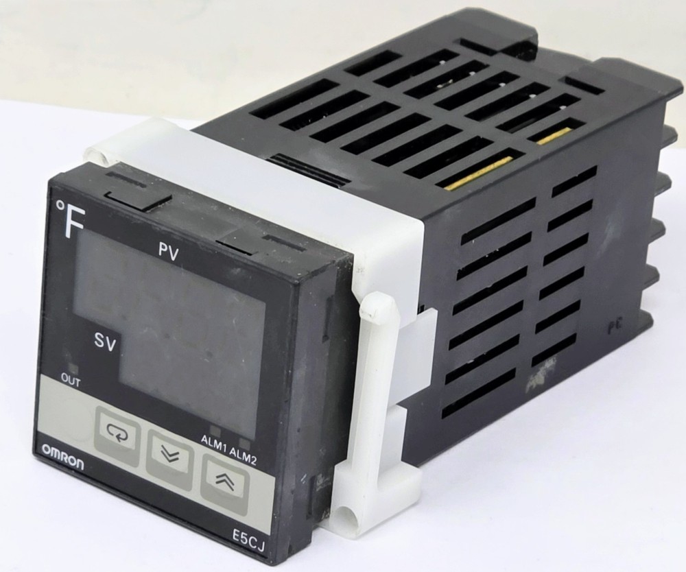 Omron E5CJ-C2-F Temperature Controller 100-240 VAC