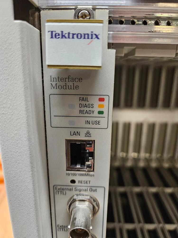 Tektronix TLA7016 Logic Analyzer Mainframe w/ TLA7016 Interface Module