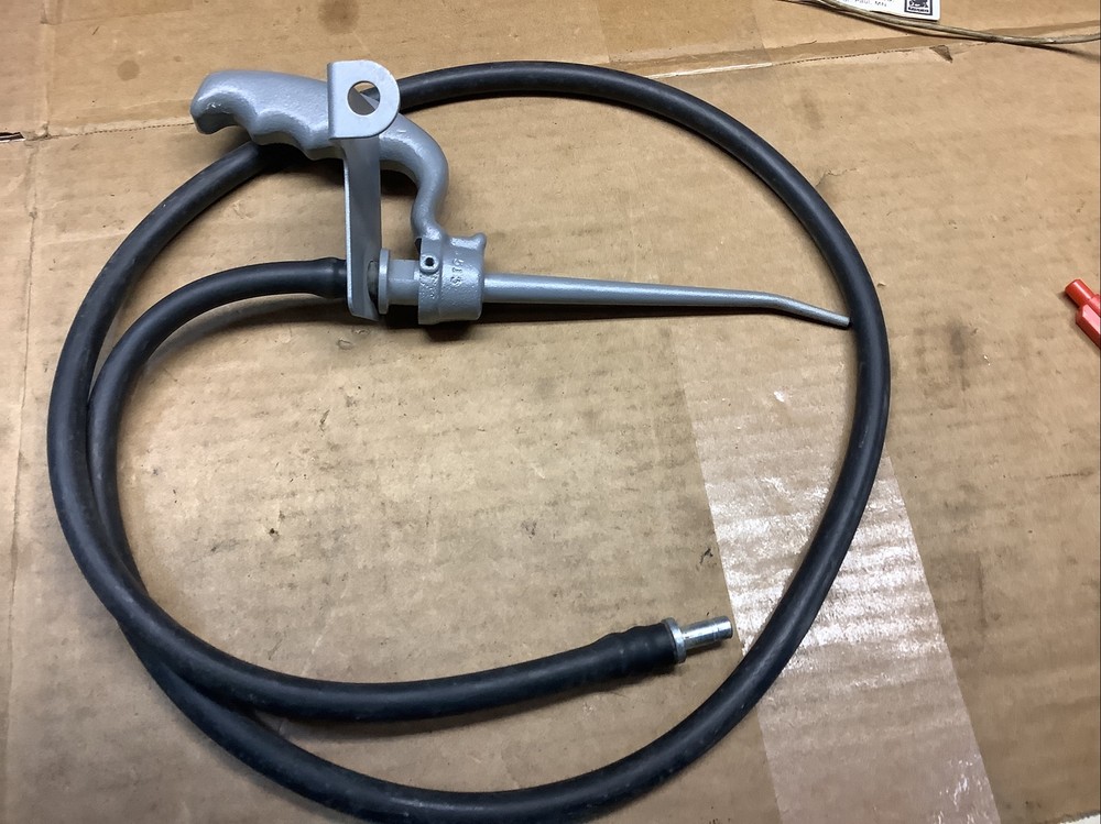 D513 Oiler Handle And Hose