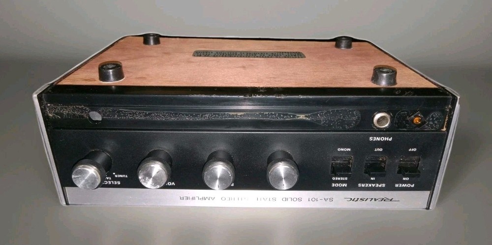 Realistic SA-101 31-1983 Solid State Stereo Amplifier - Powers Up/Untested