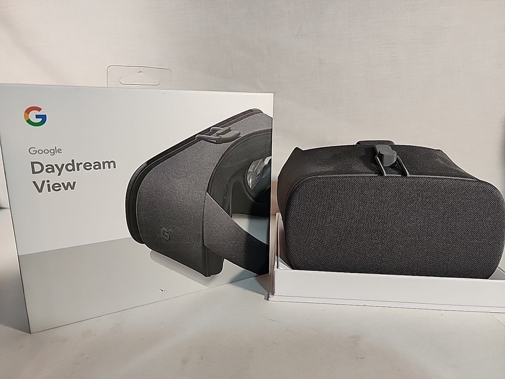 Google Daydream View (2017) VR Virtual Reality Charcoal Headset CIB Remote Box