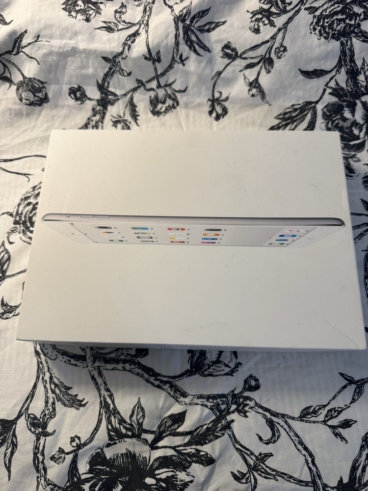 Apple iPad Air White BOX ONLY 32GB Model MD789LL/B