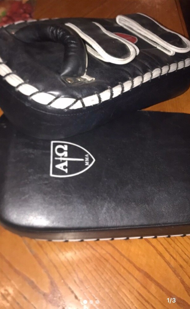 Tie Kicking Style Pads