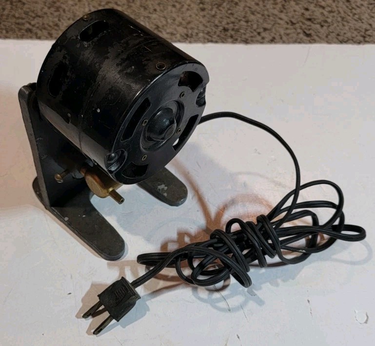 Vintage Electric Piston Aquarium Air Pump Dynamaater Glo-Jet Marvel