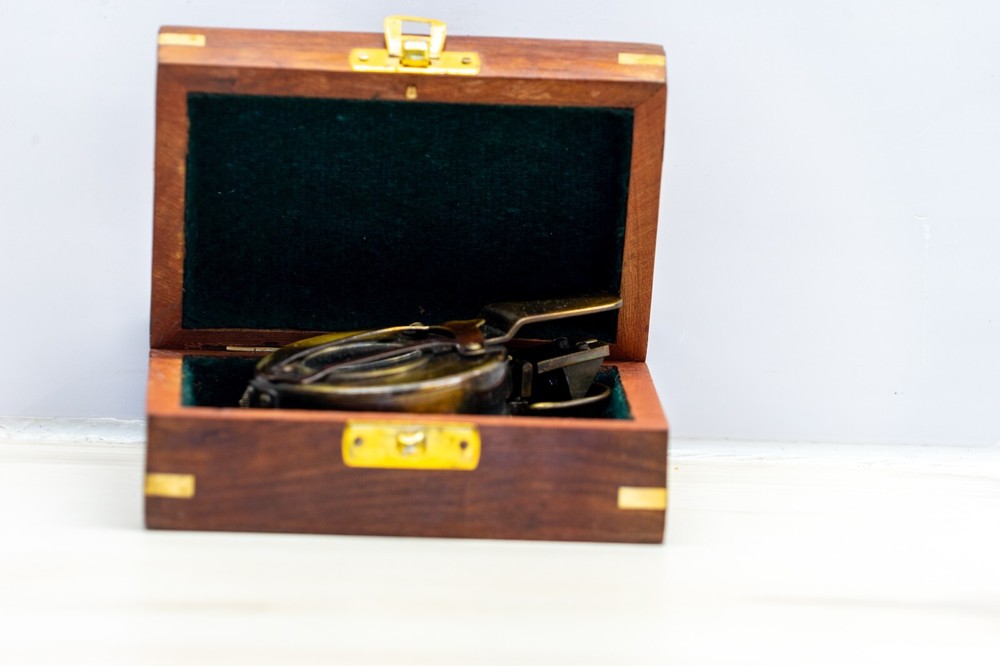 Nautical Solid Brass WW2 Compass in Wooden Box -Great Condition