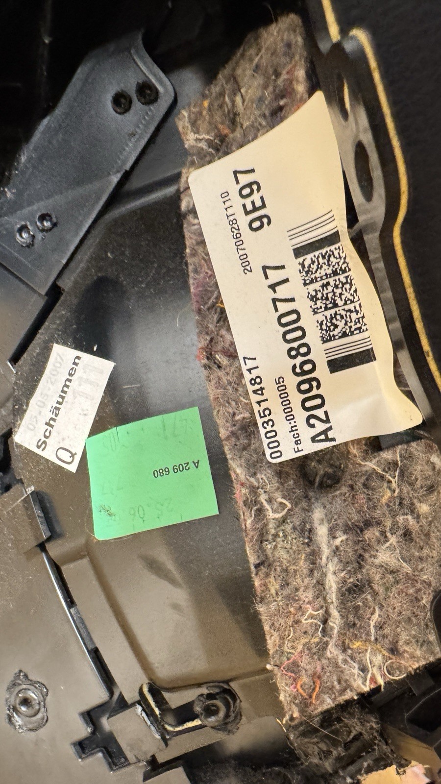 03-09 MERCEDES W209 CLK320 CLK550 DASHBOARD GLOVE BOX STORAGE COMPARTMENT W/AUX