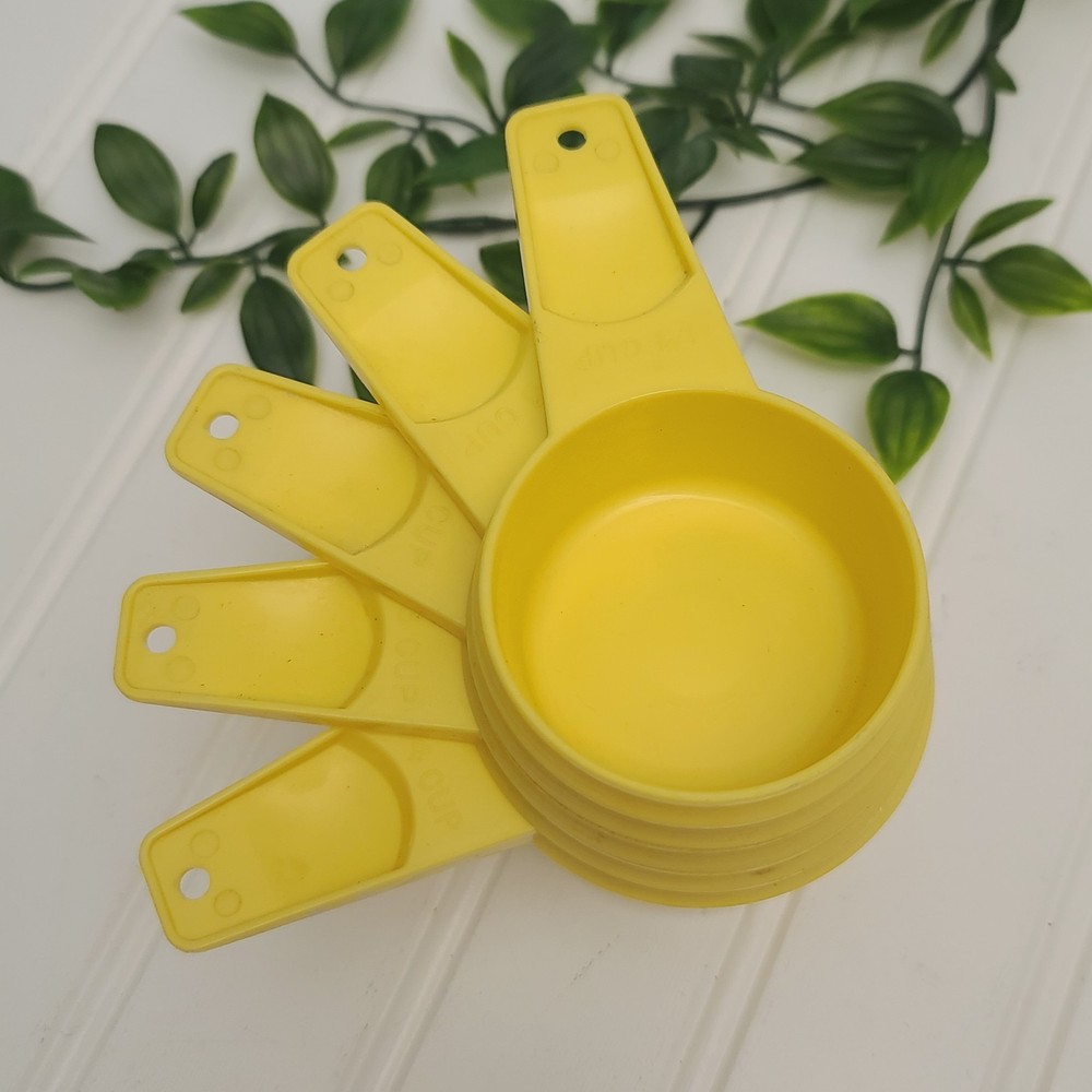 Vintage TUPPERWARE MCM Retro Yellow Nesting Stackable Measuring Cups 5 Piece Set