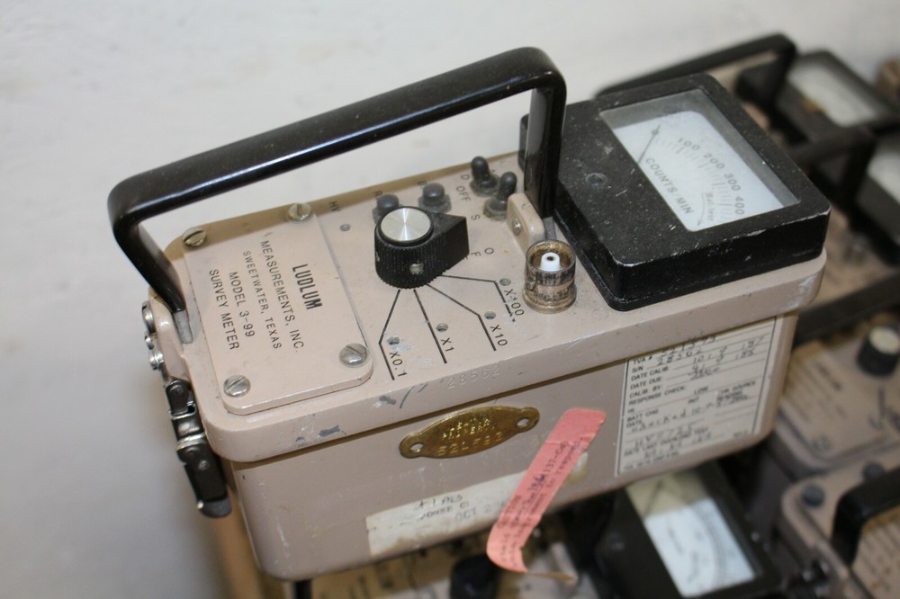 LUDLUM 3-99 SURVEY METER