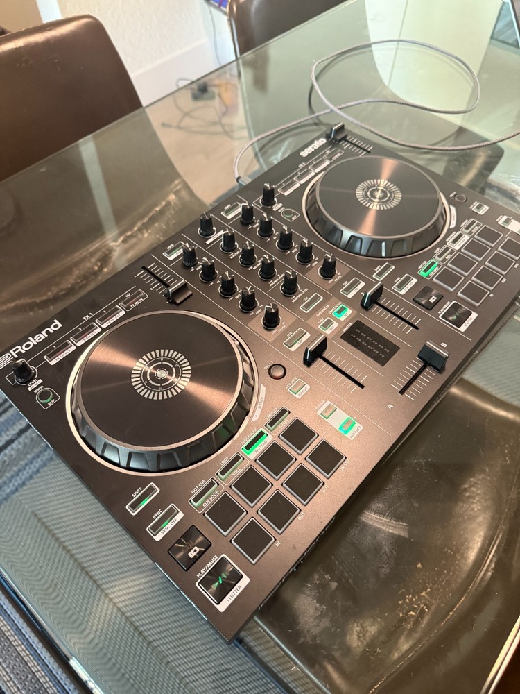 Roland DJ-202 2-Channel Serato DJ USB MIDI Sequencer Controller