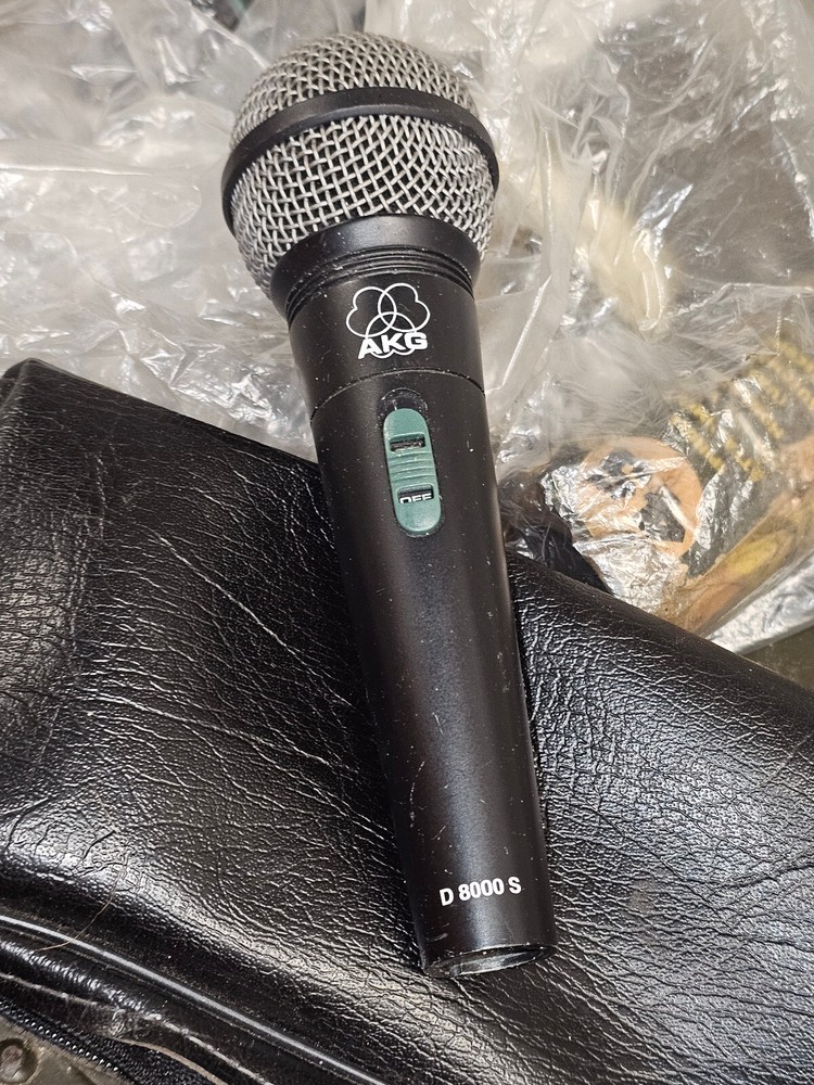 AKG D8000 S MICROPHONE (WORKS)