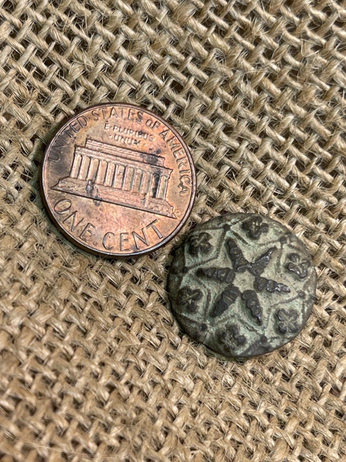 Nice Dug Civil War Or Earlier Fancy Flower Button With Shank Savannah Ga. find