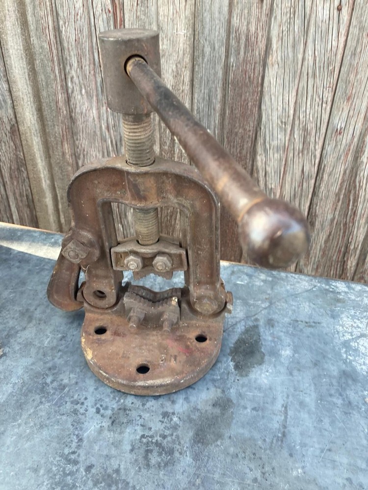 No. 3  Cast Iron Pipe Vise