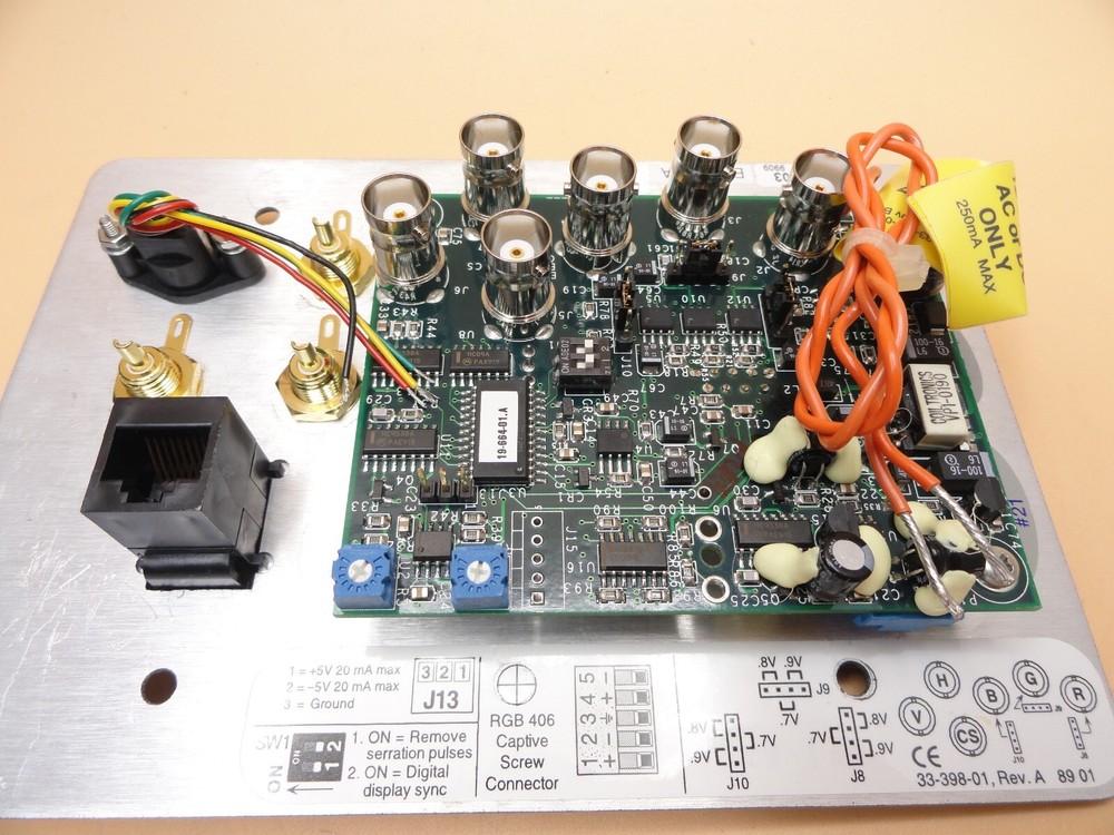 Extron RGB 402 Gray Mountable Interface (Qty 1)