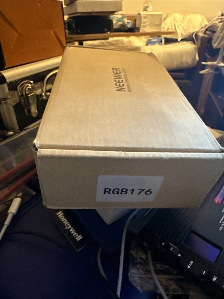 Neewer RGB 176 LED Light