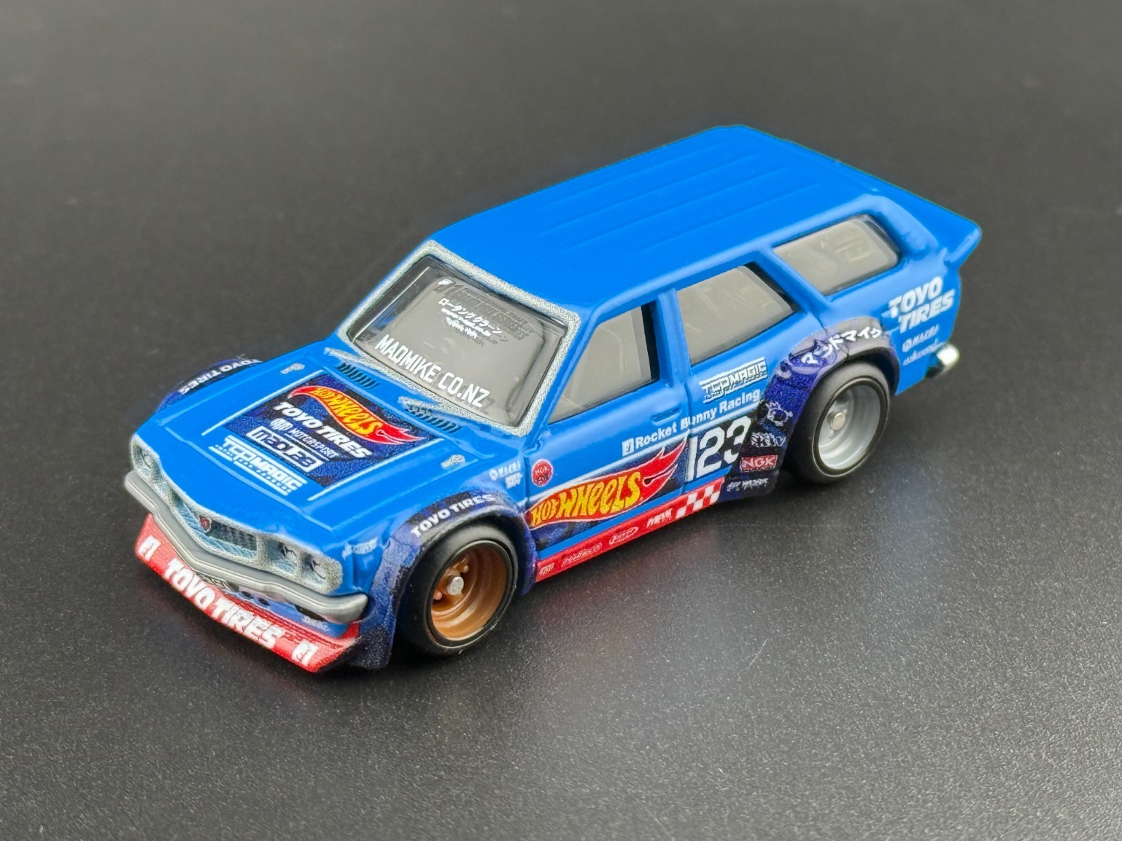 Hot Wheels Mad Mike Mazda RX-3 Wagon Ronin Run 2 FPY86-961 M 1/64