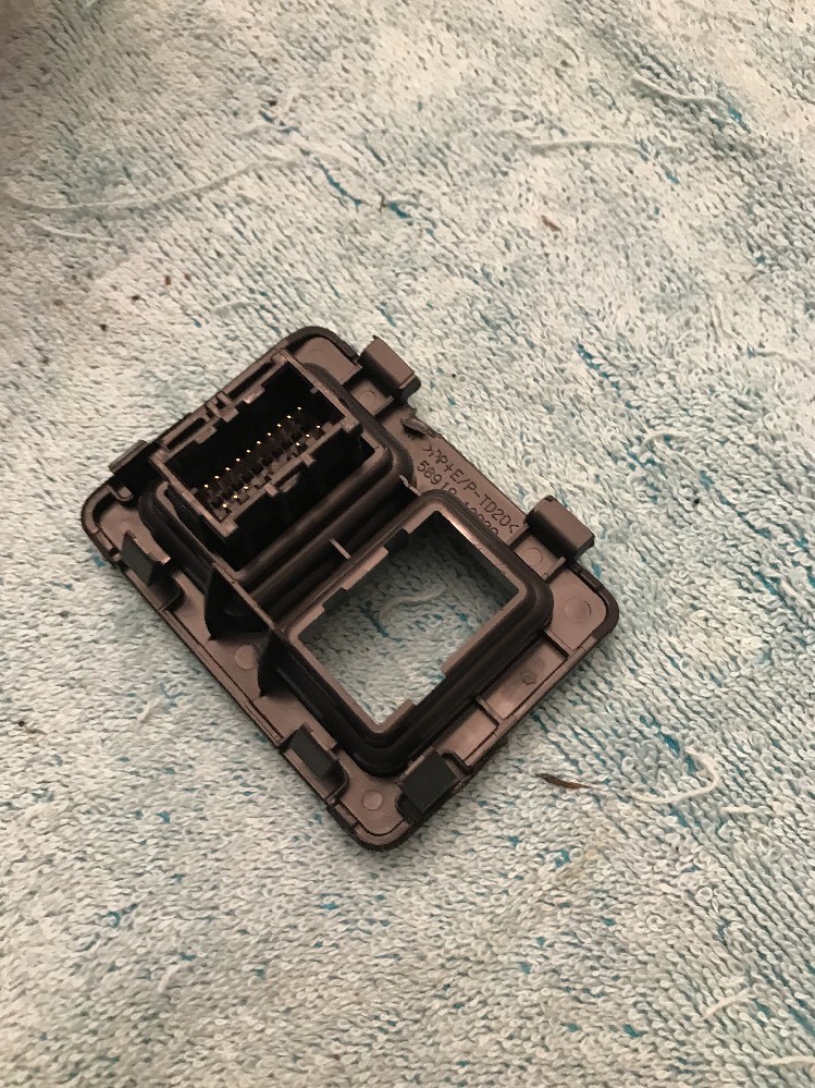 Scion XB 2008-2010 iPod Plug Switch With Bezel Oem