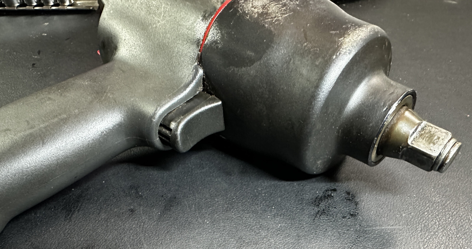 INGERSOLL RAND IR2112 3/8" Ultra Duty & 2131A Twin-Hammer 1/2" Impact Wrenches