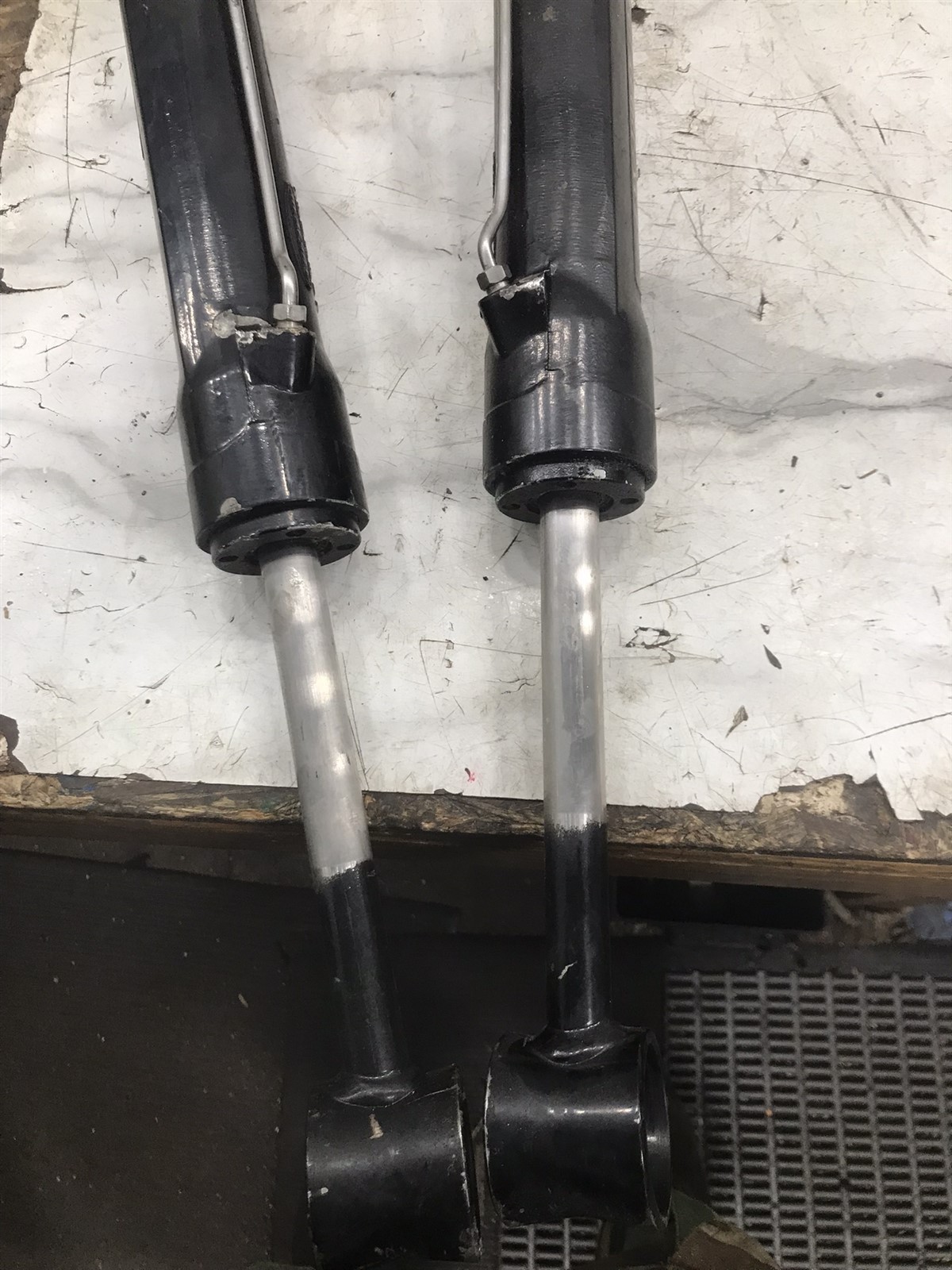 Mercury MerCruiser Alpha Bravo trim tilt lift hydraulic cylinders power trim XD