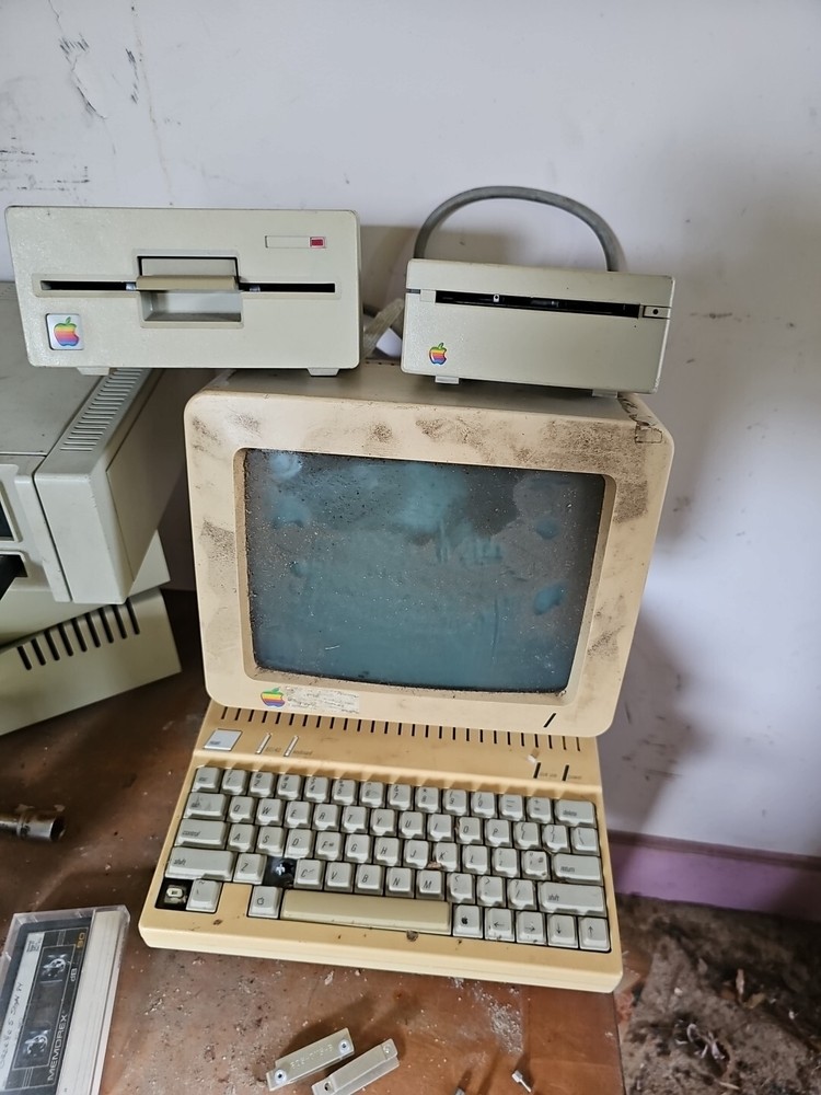 Apple IIC  Computer As Is Untested