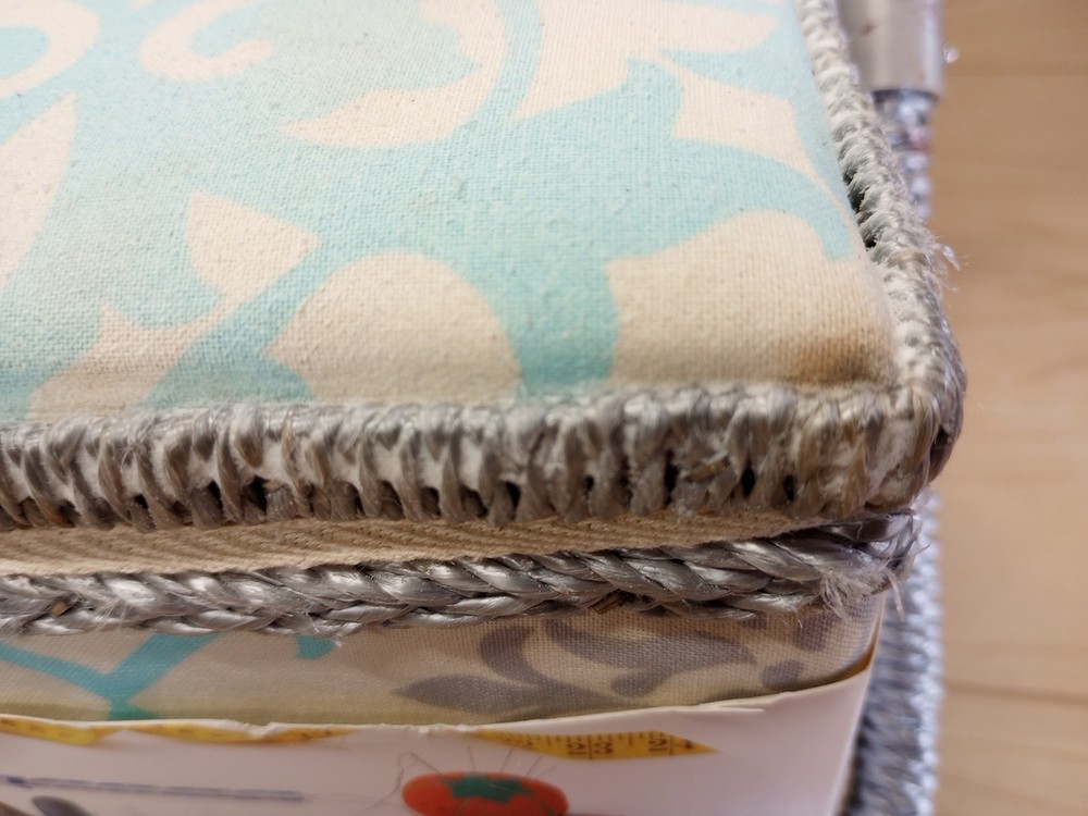 Sewing Basket Sewing Kit, Needles, Thread, Pins, Scissors New Read Description