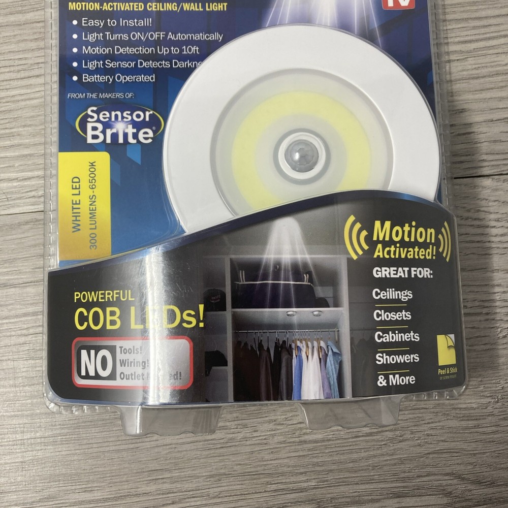 Sensor Brite Overlite Wireless Motion-Activated Ceiling/Wall LED Light NEW