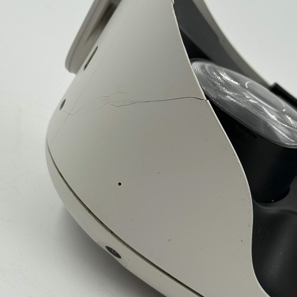 Meta Quest 2 VR Headset White with Cracks on Outer Case - Used C