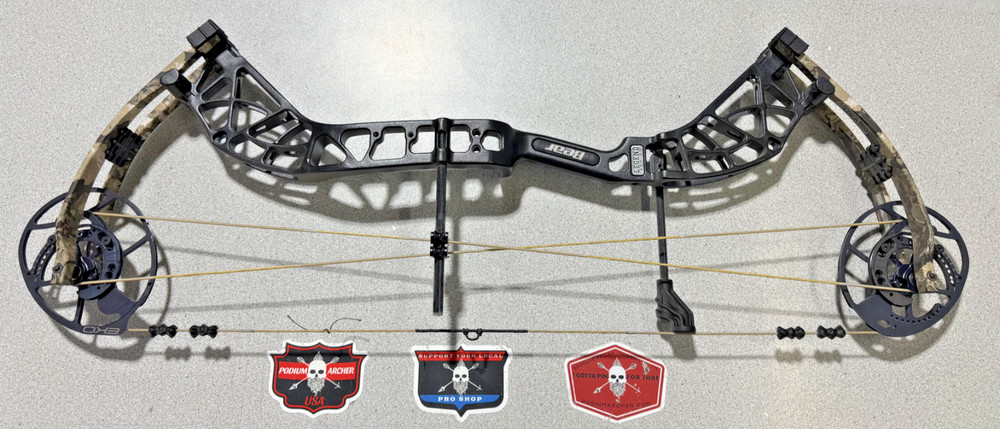 BEAR WHITETAIL MAXX...RH...BLACK RISER/CAMO LIMB