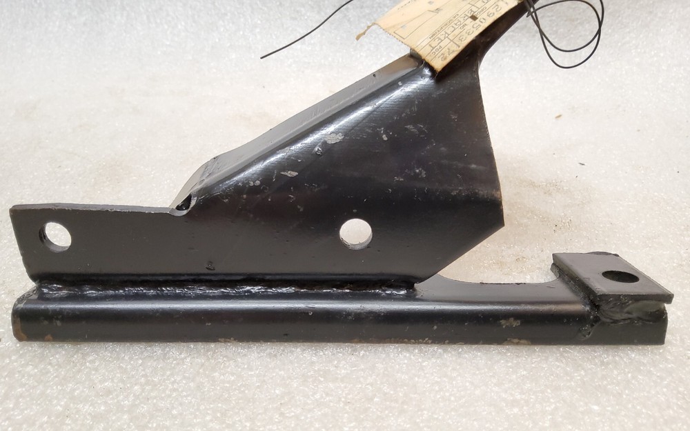 International Harvester Air Compressor Stabilizer Mounting Bracket 355408C1
