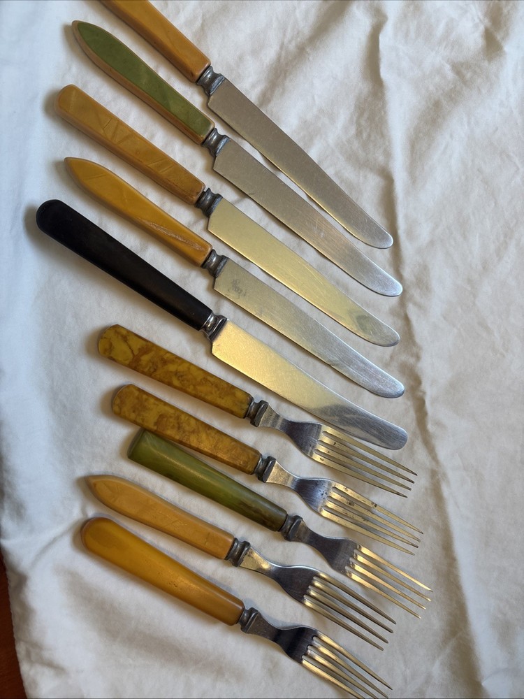 Assorted Vintage Bakelite Cutlery
