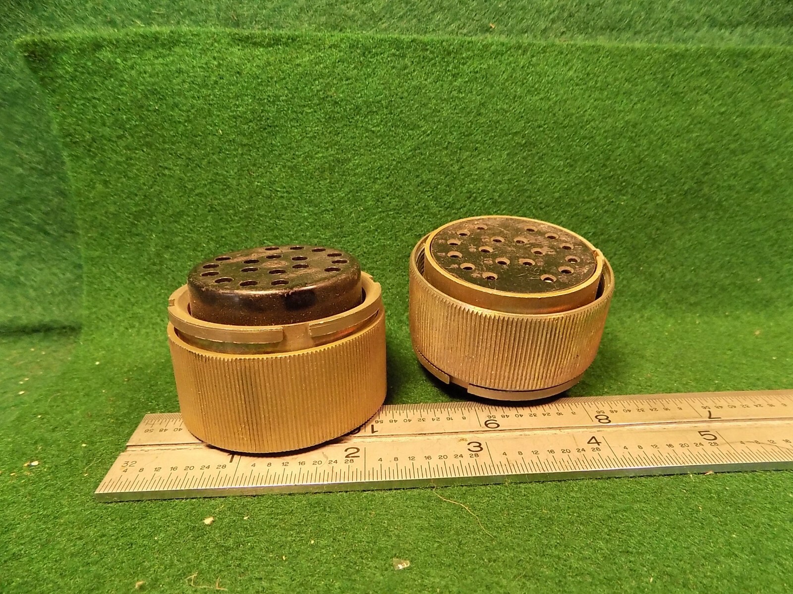 (1) PL-170 CONNECTOR for SCR-522 VHF AIRCRAFT RADIO NOS